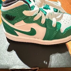Jordan 1 mid  Green  & White Sneaker